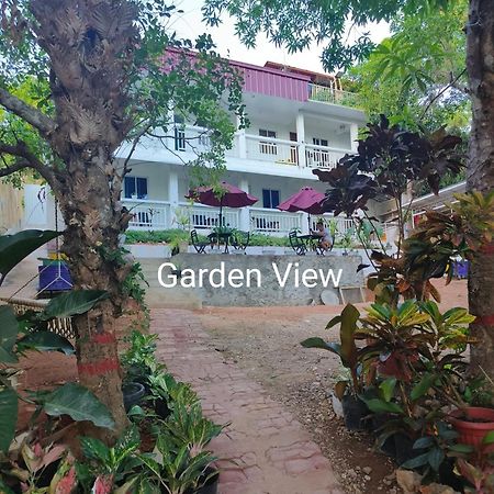 Ani Marie Guest House Coron Buitenkant foto